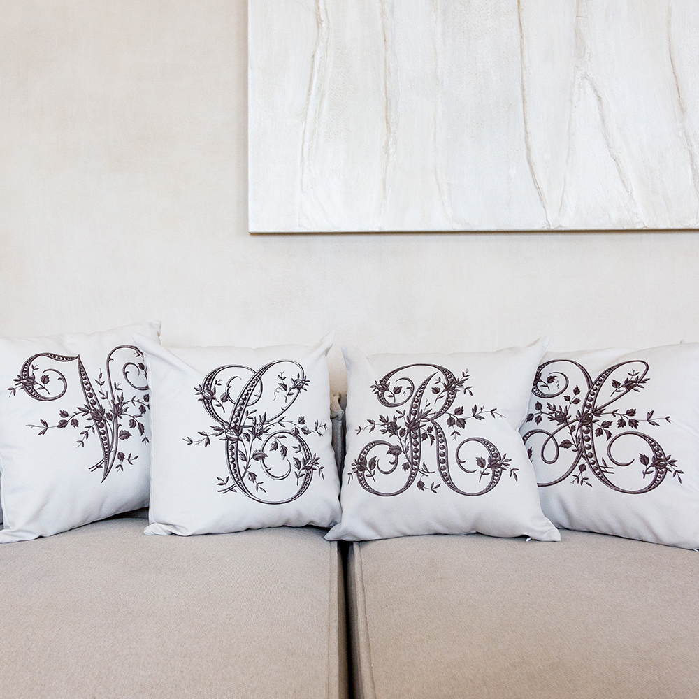 21080561 Арт-подушка «Монограмма буквы V» Object Desire Азбука мечты  - Вид №7