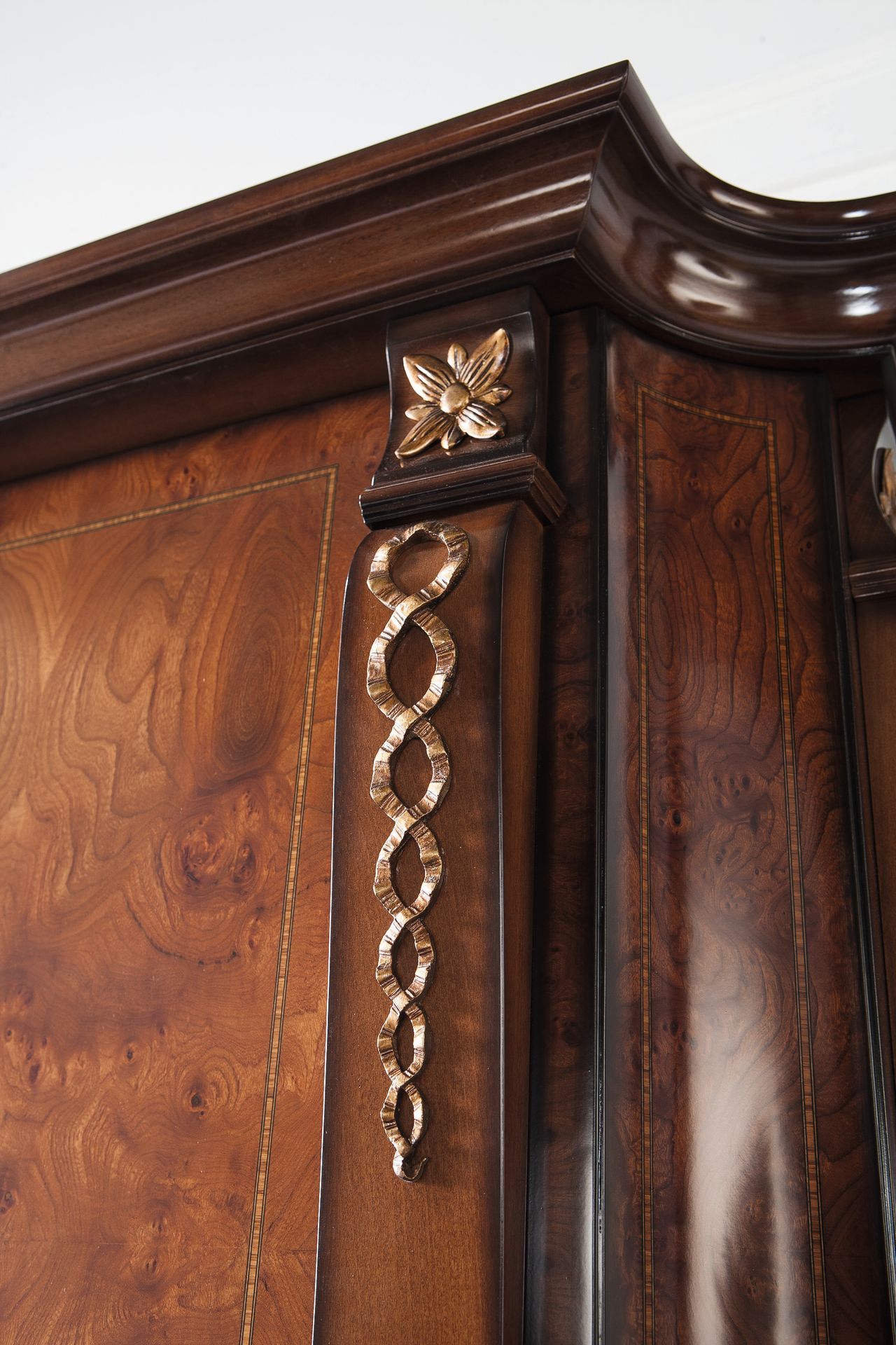 Деревянный книжный шкаф Hurtado Traditional ARCH-00100249 - Вид №2