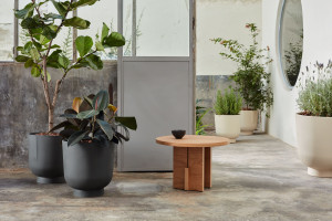 Круглый журнальный столик из дуба