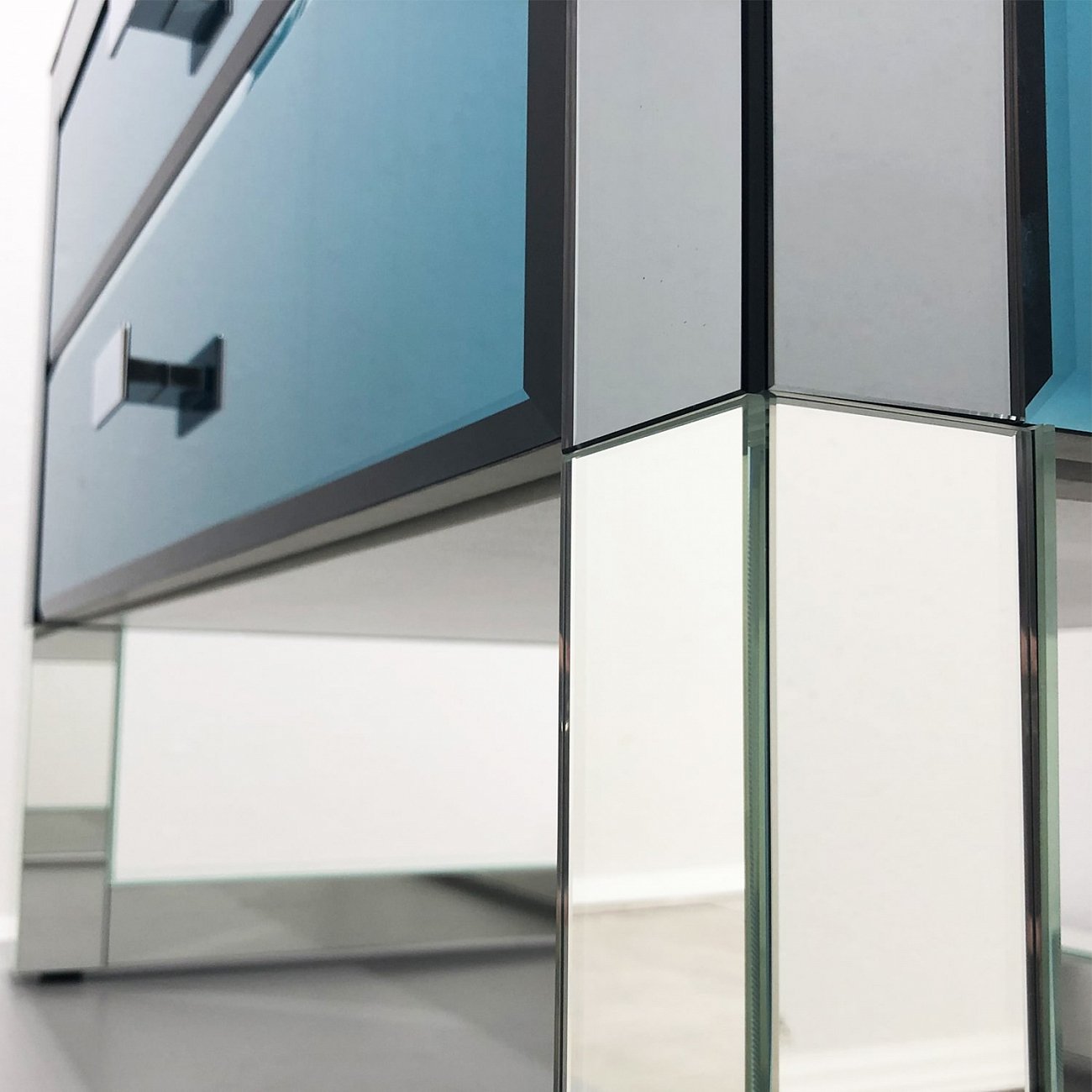 Прикроватная тумбочка дизайнерская синяя "Румми" GRAUM  304071 Зеркальный;синий  - Вид №4