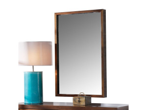 Настольное зеркало в рамке