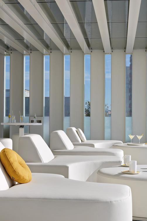 Подставка для ног / столик 52 морская кожа белый Manutti Moon Island MNST431 - Вид №3