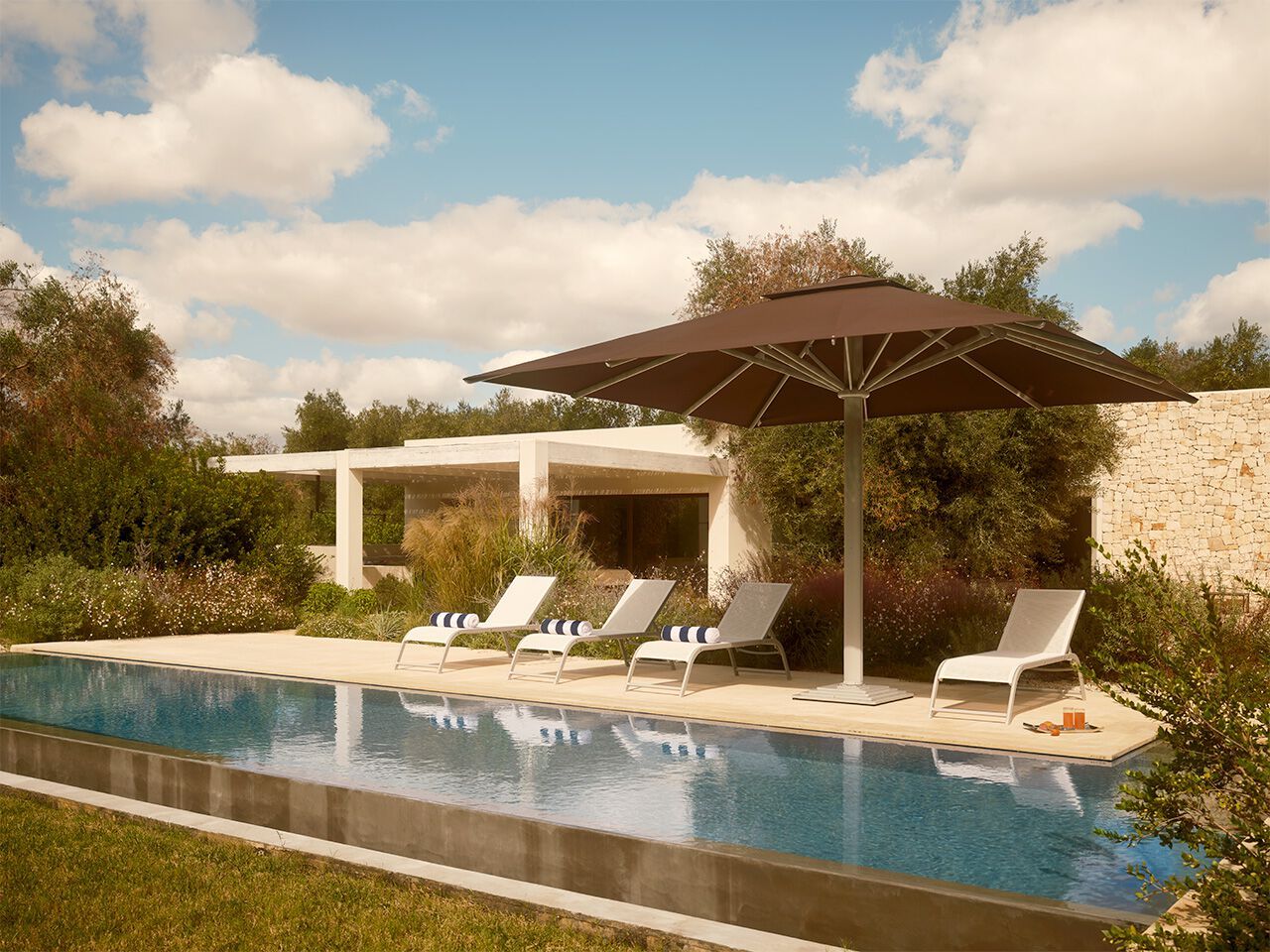 Моторизованный алюминиевый зонтик и акриловая ткань Crema Outdoor Arborea ARCH-00043764 - Вид №1