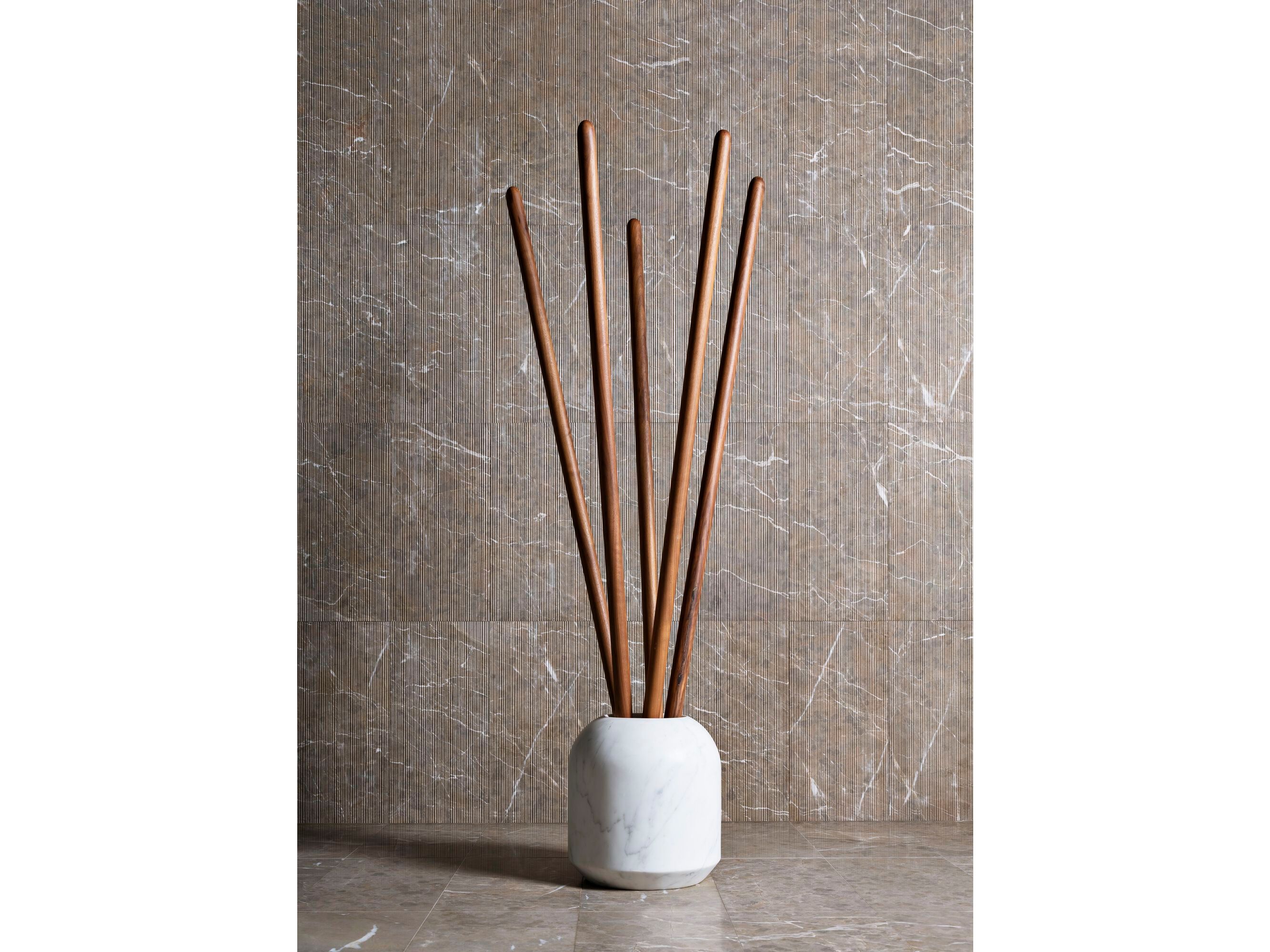 Напольная вешалка из дерева и мрамора LUCE DI CARRARA AROMA ARCH-00117793