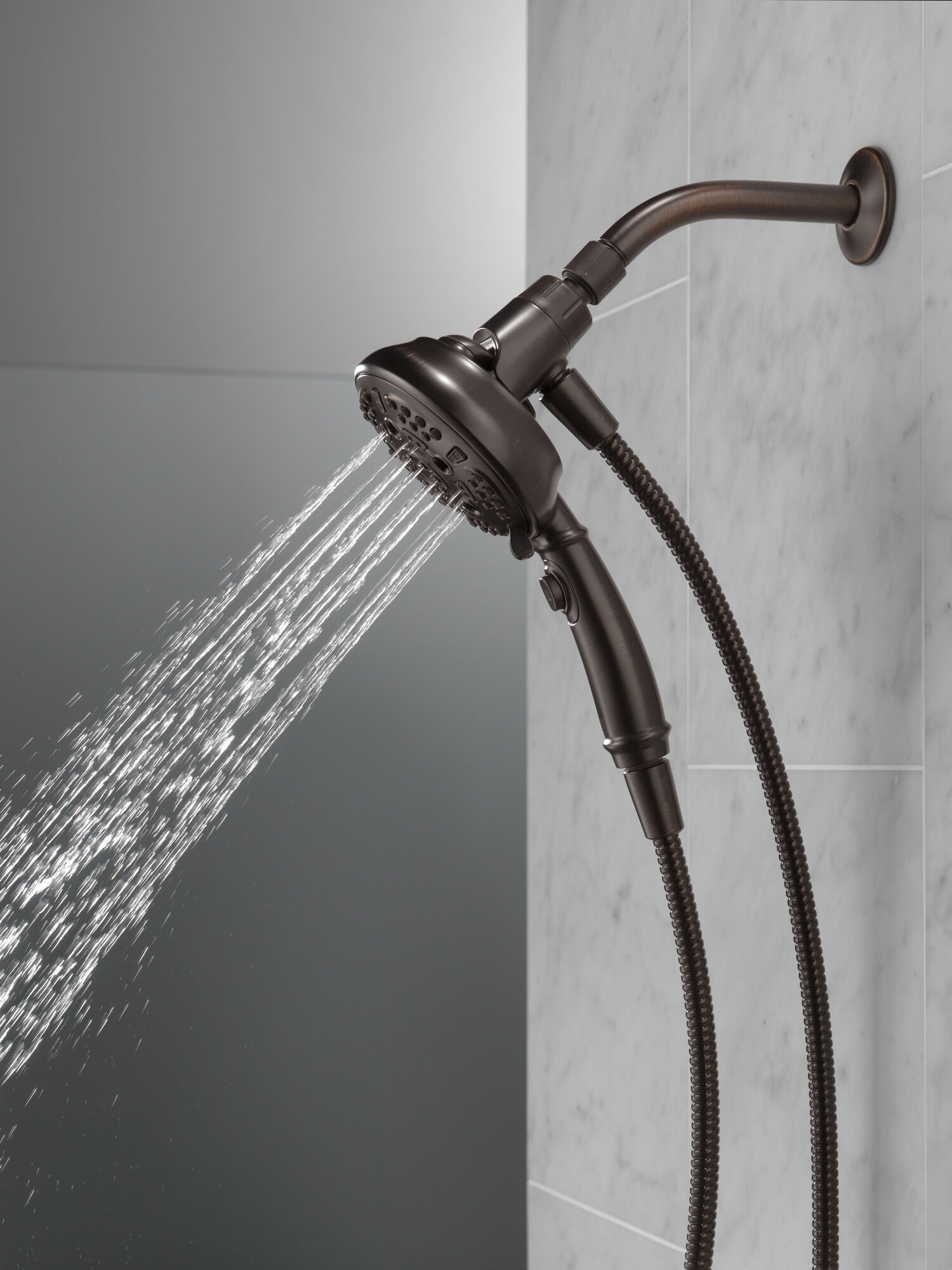 75506RB Ручной душ SureDock ™ с 7 настройками Delta Faucet DELTA Венецианская бронза - Вид №8