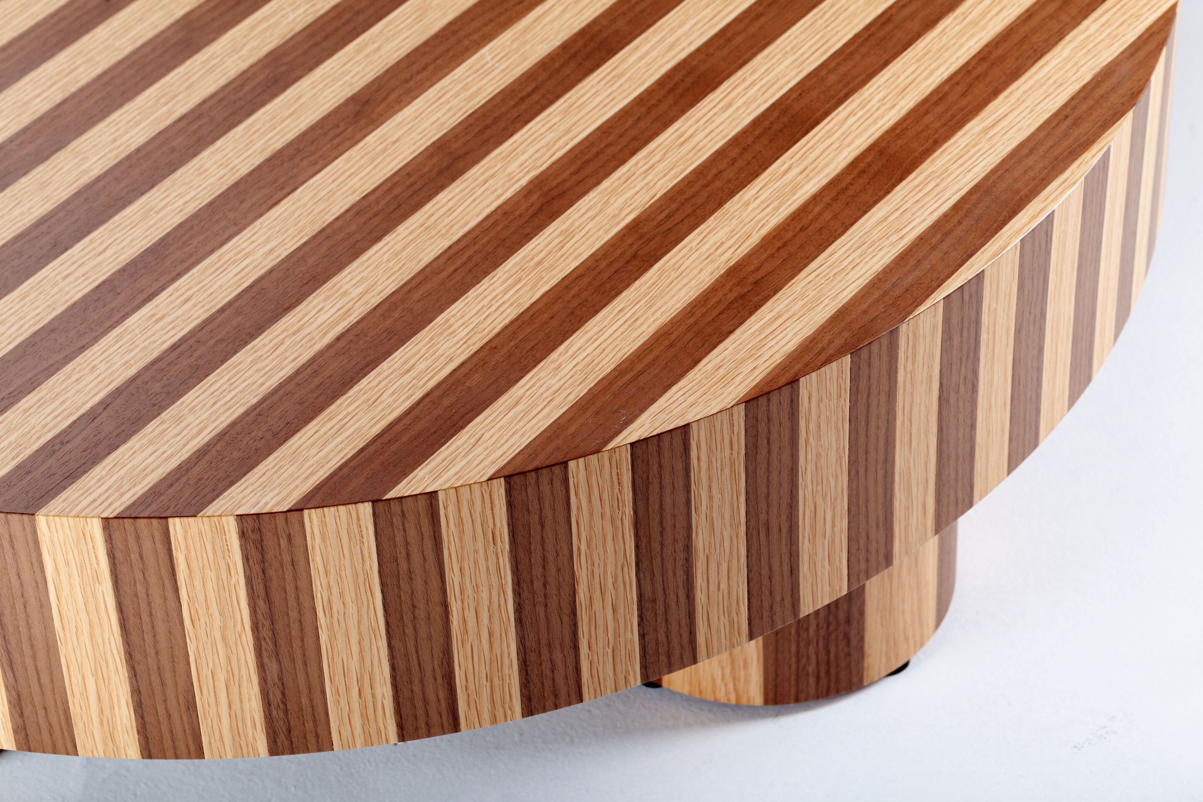 Овальный стол из ореха и дуба DOOQ Nusa ARCH-00068800