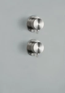Источник. 12 47. Настенный смеситель для Quadrodesign