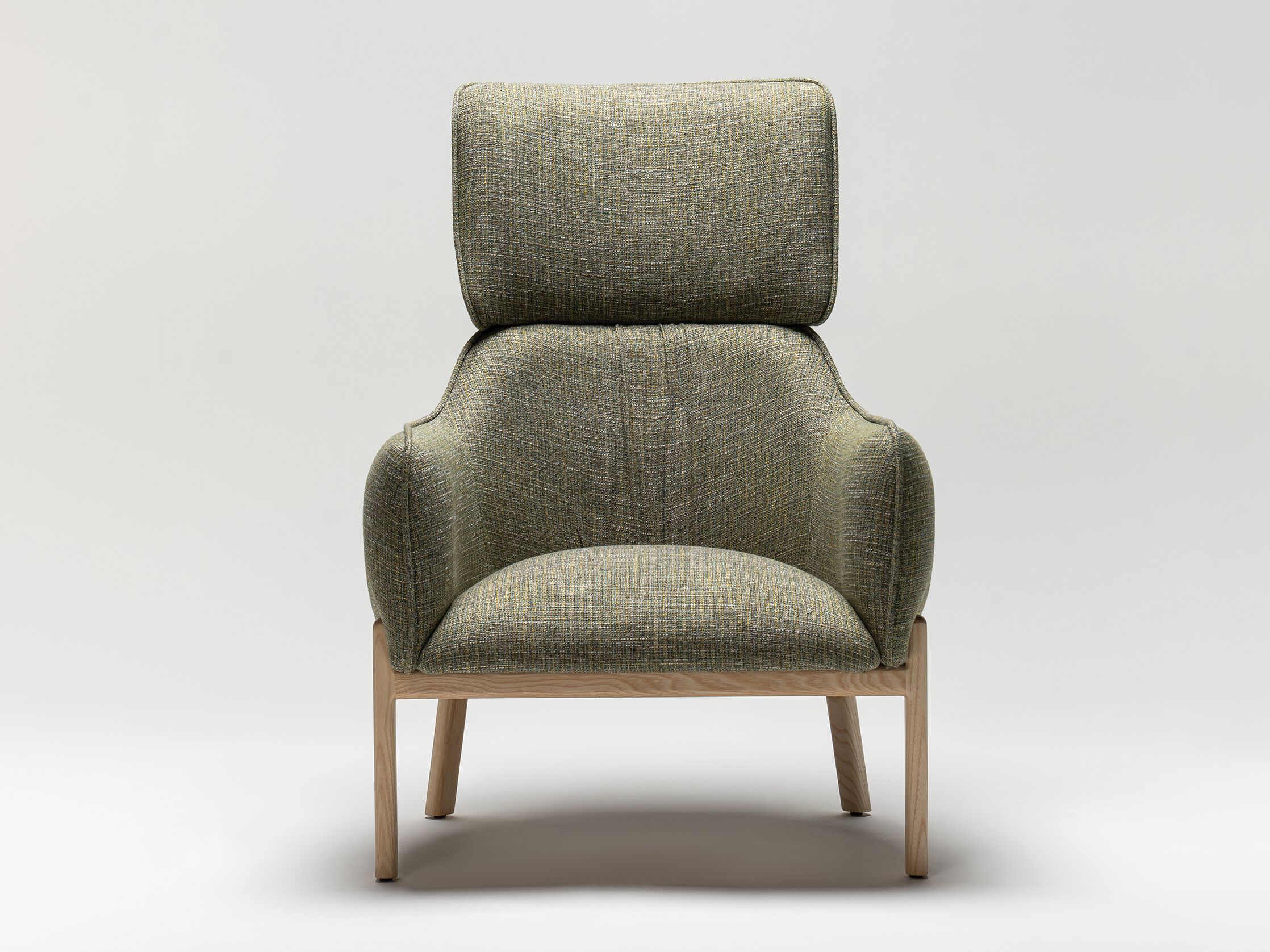 Тканевое кресло с подголовником и высокой спинкой Papell Design Arvil ARCH-00113224