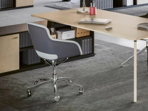 Sinetica Регулируемое по высоте кресло из полиуретана с подлокотниками на колесиках Captain