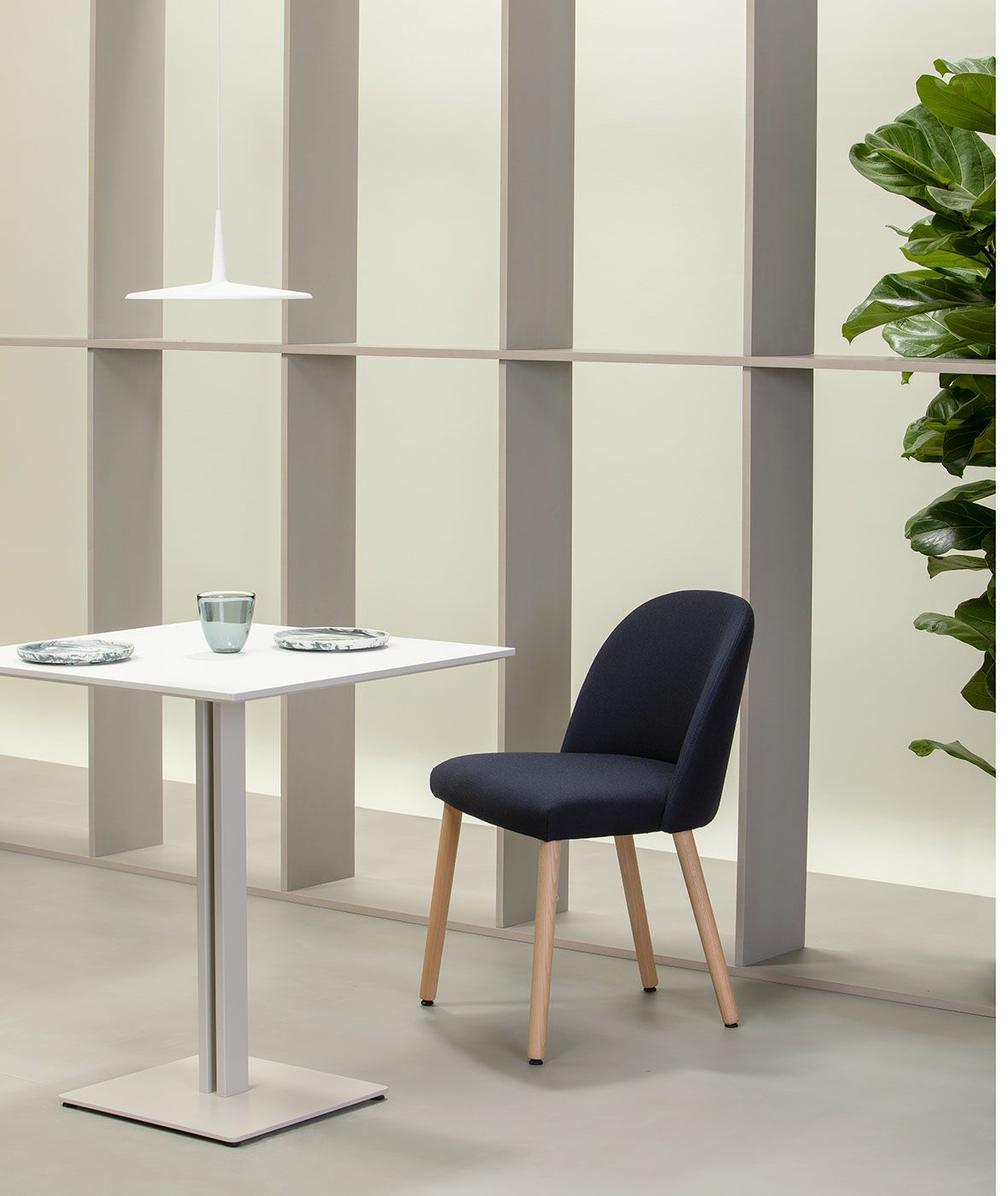 Мягкий стул с тканевой обивкой и деревянными ножками Vergés Cistell Slim ARCH-00148140 - Вид №1