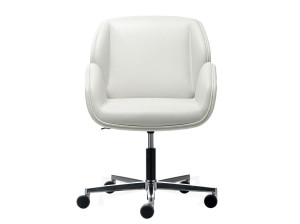 Вращающееся кресло с колесами