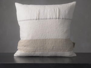 Квадратная подушка из шелка и льна