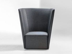 Кресло с высокой спинкой