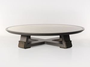 Круглый журнальный столик из бука