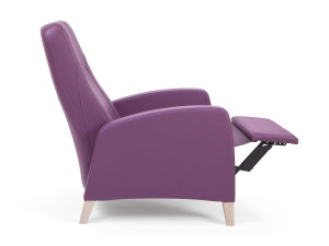 Тканевое кресло с подставкой для ног