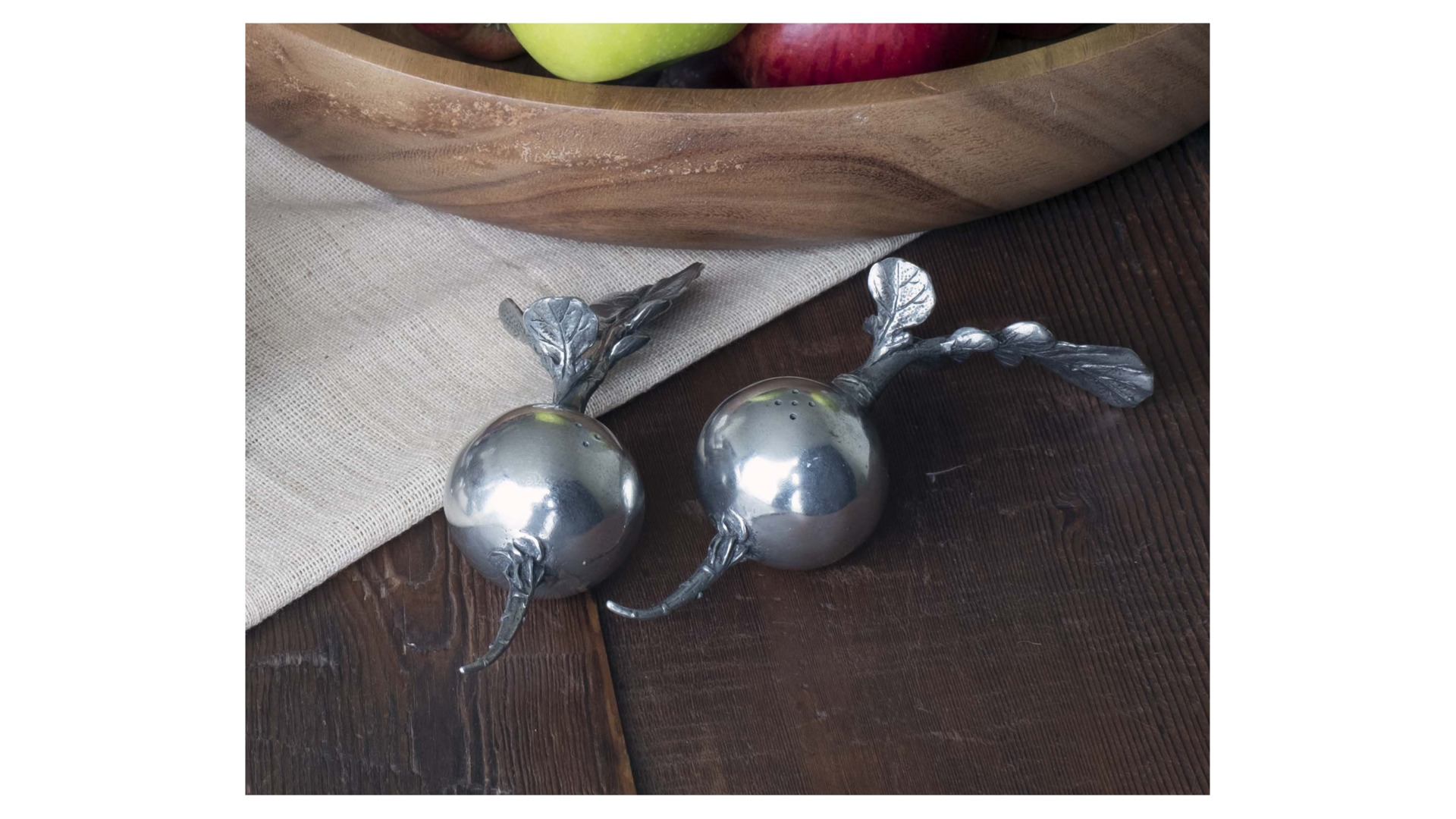 10648834 Vagabond House Набор для соли и перца Vagabond House Редис 5х16см, олово Олово  - Вид №2