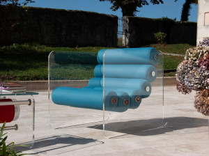 Кресло с подлокотниками