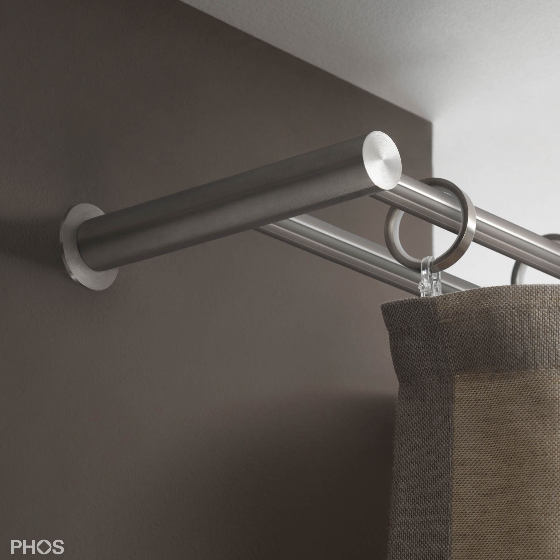 VS20-140ED2400 Комплект карнизов: двуствольный 240 см с 2 концевыми кронштейнами и 1 кронштейном для штанги в качестве средней опоры PHOS 