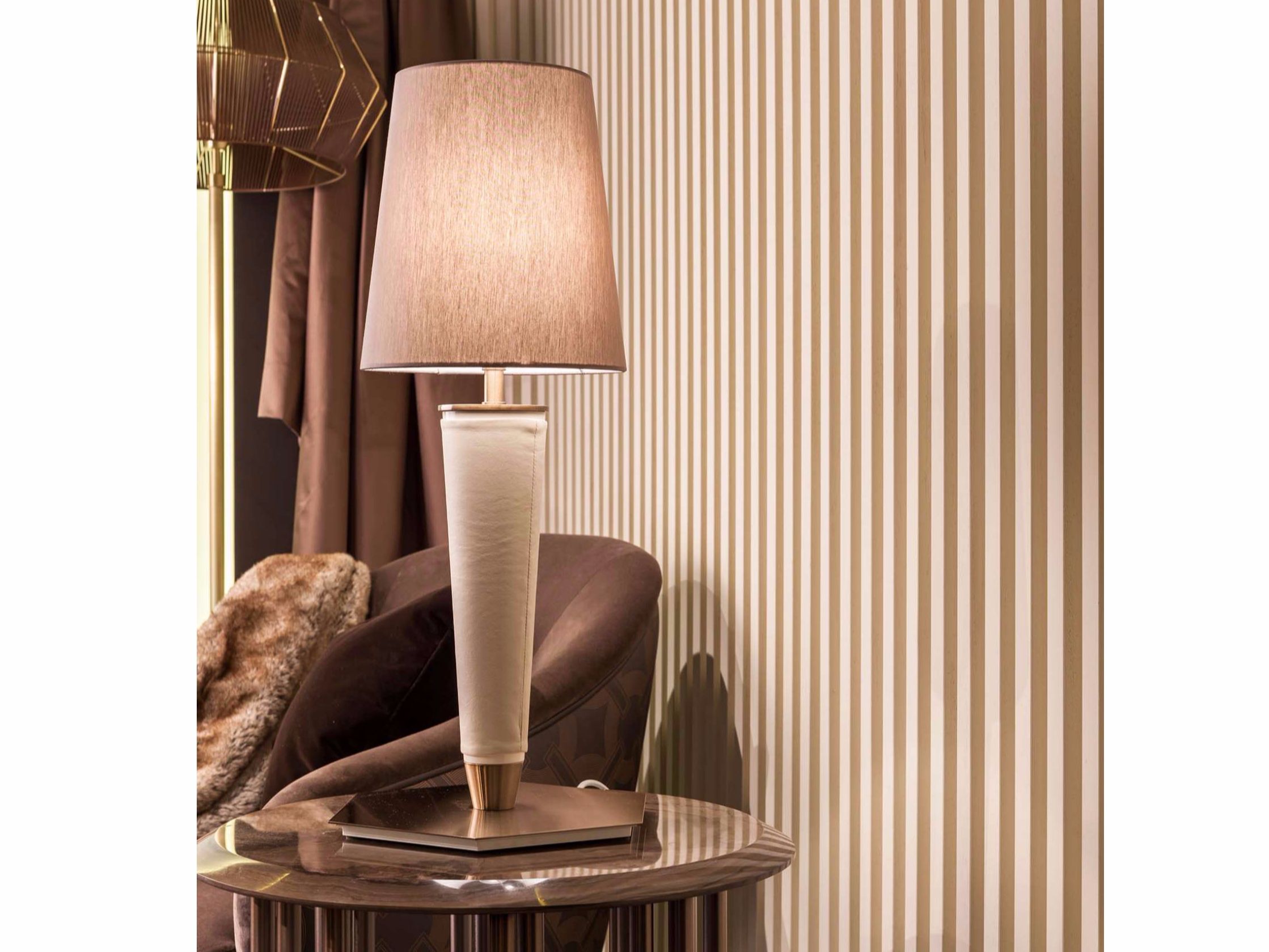 Кожаная настольная лампа Turri ARCH-00072317 - Вид №1