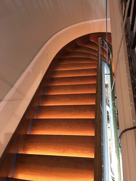 Siller Treppen Г-образная открытая лестница из массива дерева Park street sun-id-1434341 - Вид №2