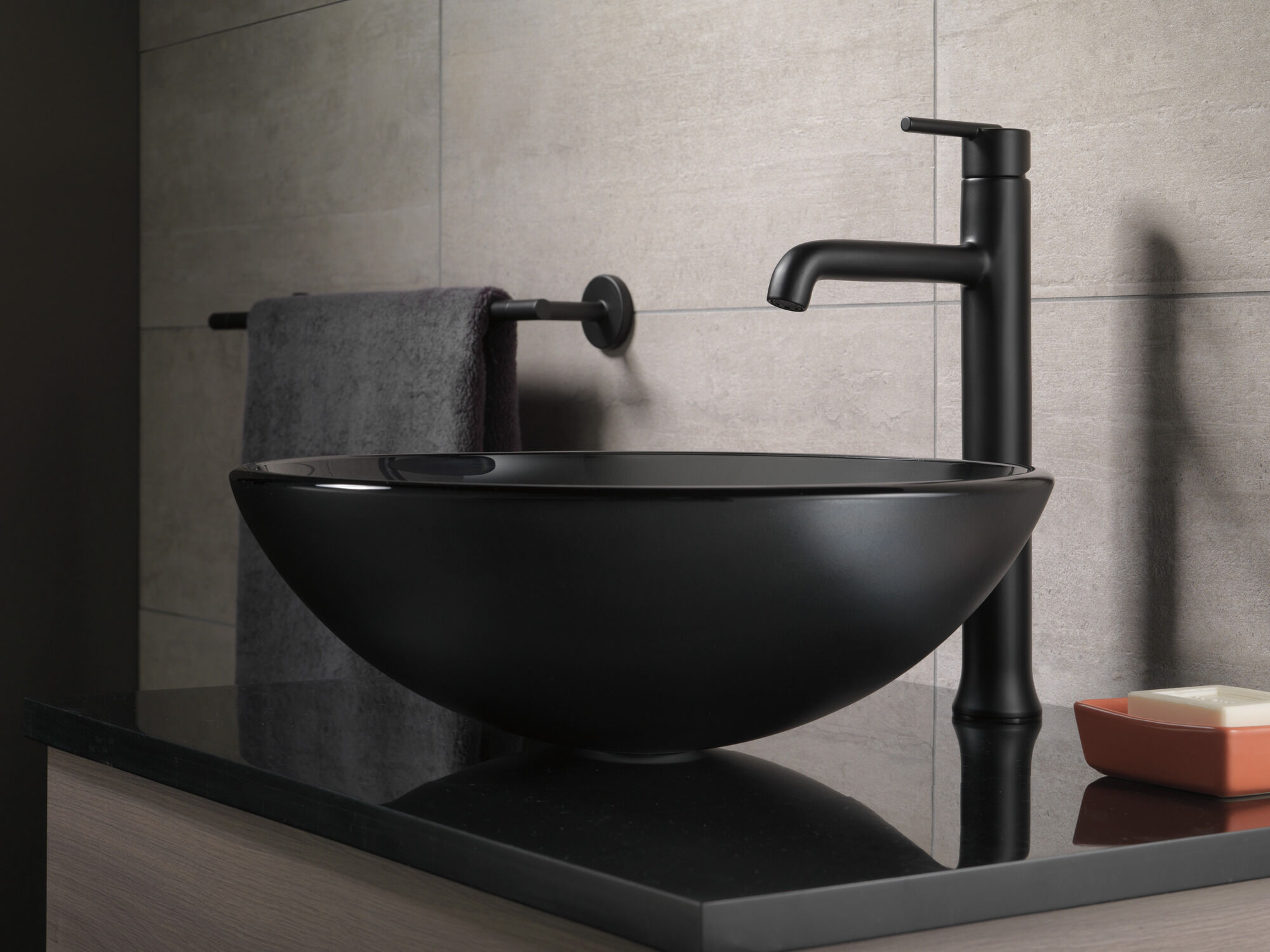 759-BL-DST Смеситель для ванной комнаты с одной ручкой Delta Faucet Trinsic Матовый черный  - Вид №2