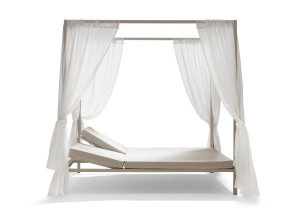 Садовая кровать с балдахином
