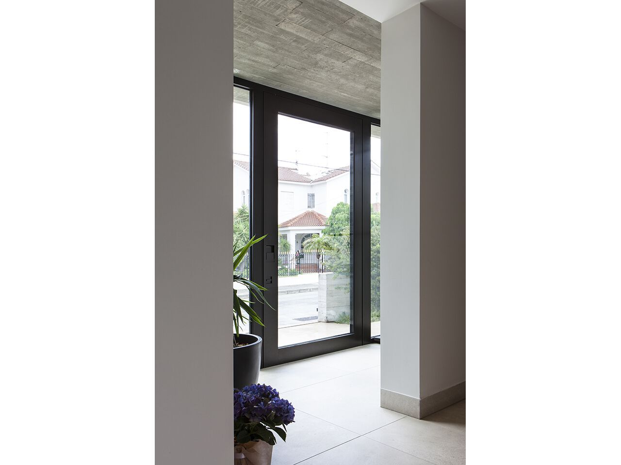 Застекленная входная дверь Oikos Nova ARCH-00029972 - Вид №2