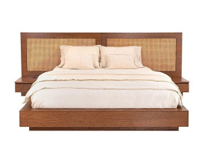 Деревянная и плетеная двуспальная кровать со встроенными тумбочками