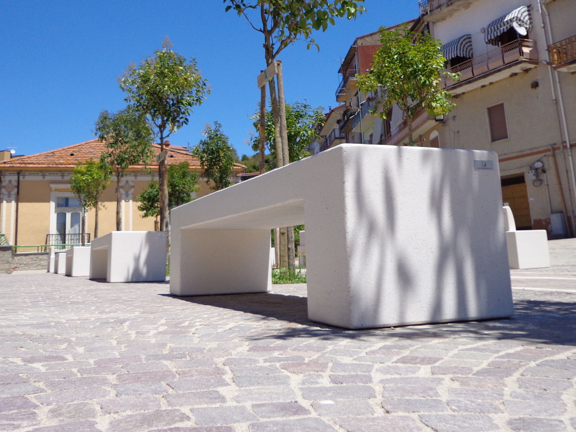 Скамья из композитного материала без спинки Viscio Urban Design GIOTTO ARCH-00022028