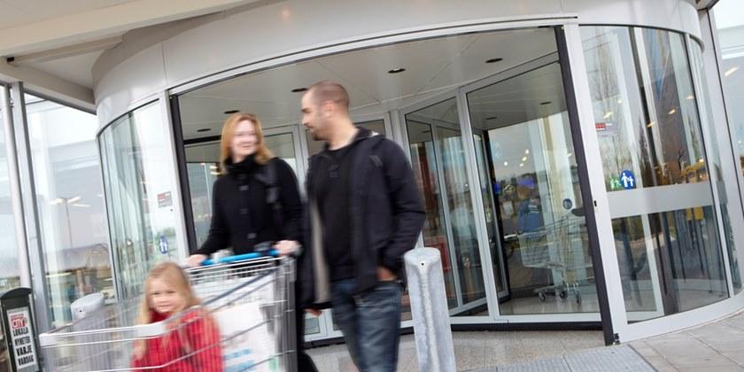 ASSA ABLOY Вращающаяся дверь большой вместимости с тремя секторами Porte automatiche girevoli sun-id-1491804 - Вид №1