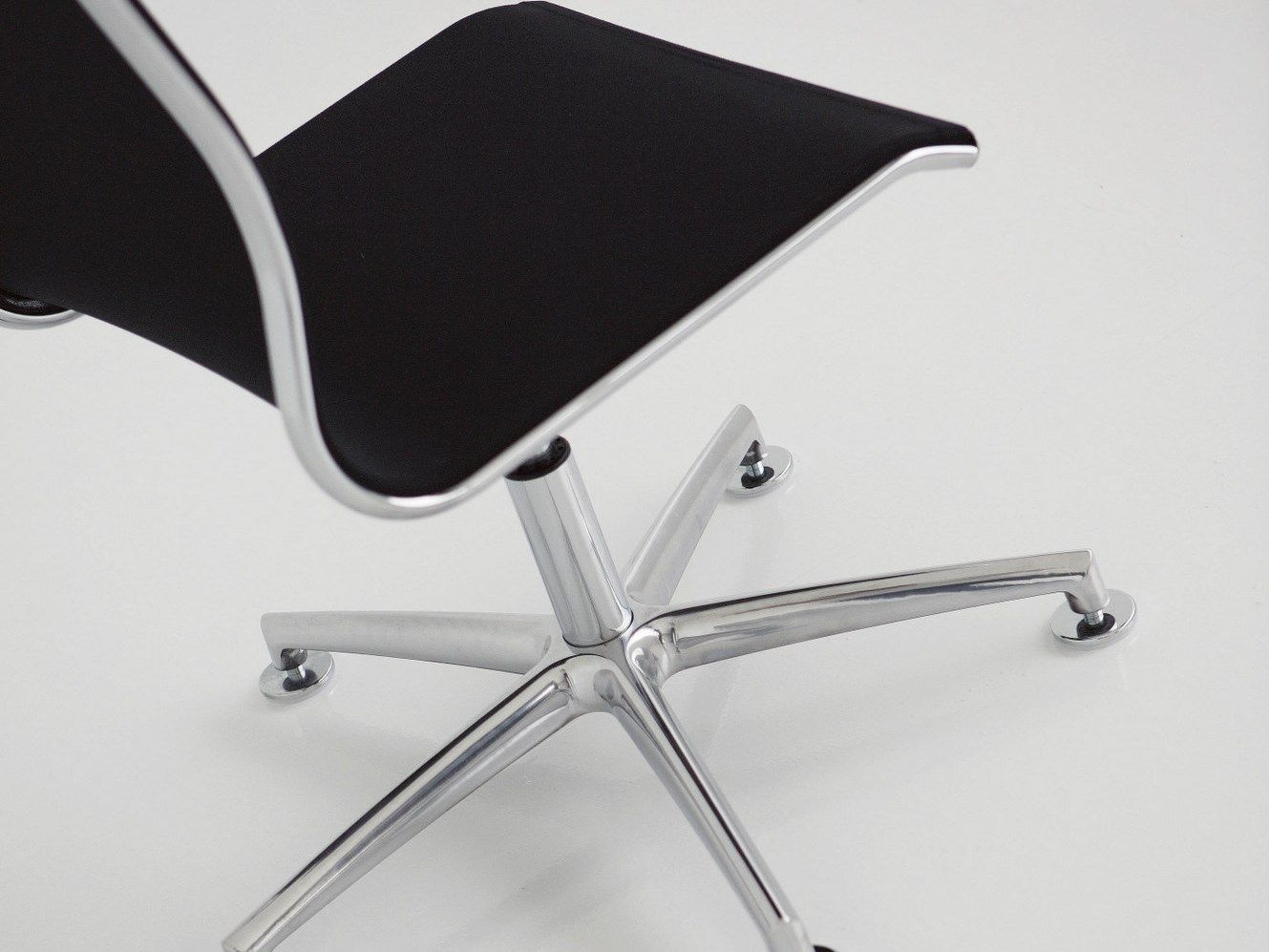 Сетчатое вращающееся офисное кресло FANTONI Seating system ARCH-00005300 - Вид №1