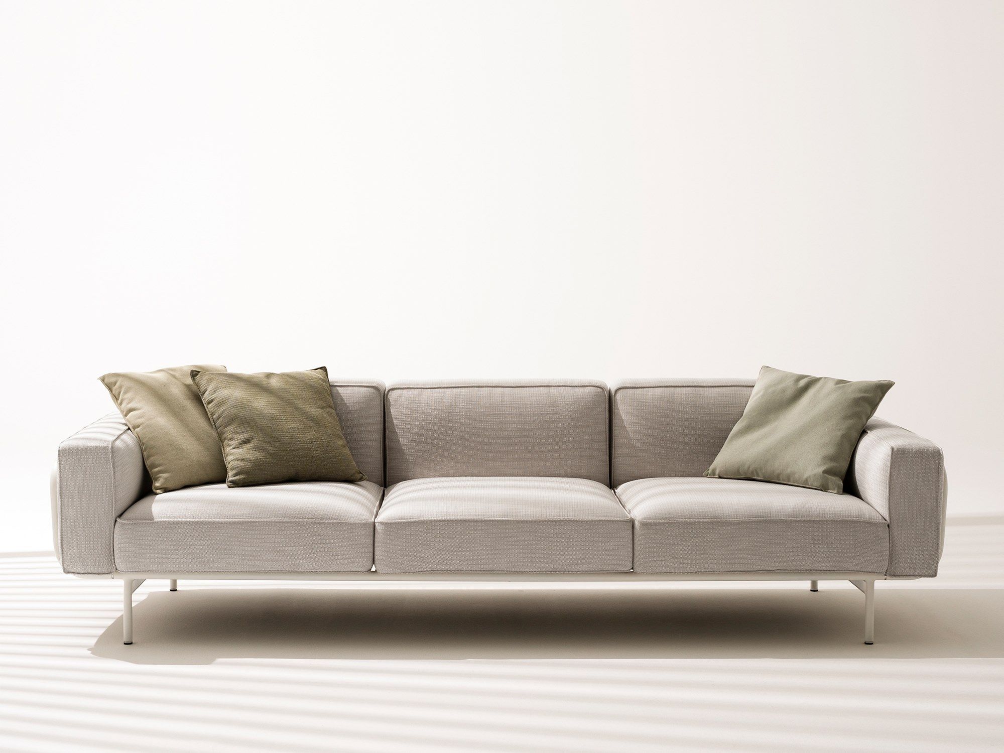 3-местный тканевый садовый диван RODA Extendo ARCH-00148131