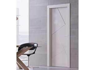 Лакированная распашная дверь