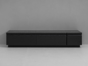 Шкаф из дуба с распашными дверями