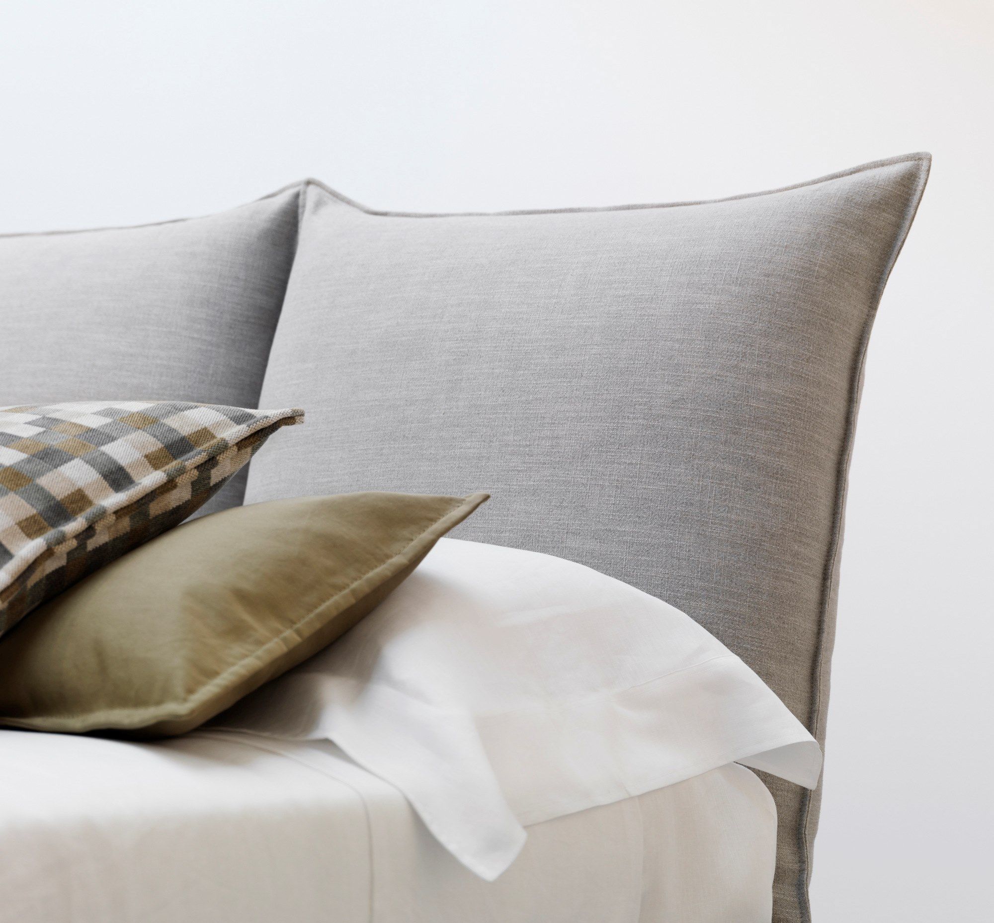 Мягкая и съемная двуспальная кровать Casamania & Horm Milos ARCH-00016110 - Вид №4