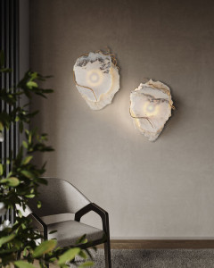 Аппликация ручной работы из камня и бронзы