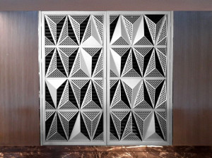 Окрашенная стальная дверь