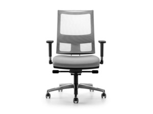 Офисное кресло с сетчатыми колесами и подлокотниками с 5 спицами