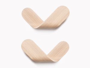 Деревянная настенная вешалка