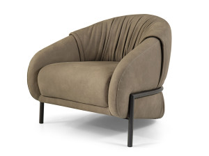 Кожаное кресло с подлокотниками