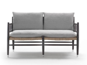 Диван из массива дерева и речной соломы