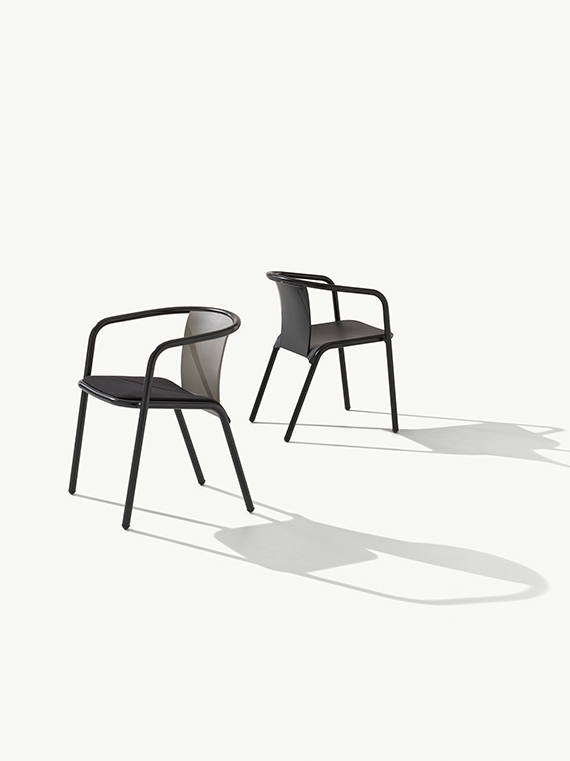 Maré 539 Кресло с анодированным или порошковым алюминиевым каркасом, 4 ножки. Сиденье и спинка полипропиленовые. Et al. Maré MARE