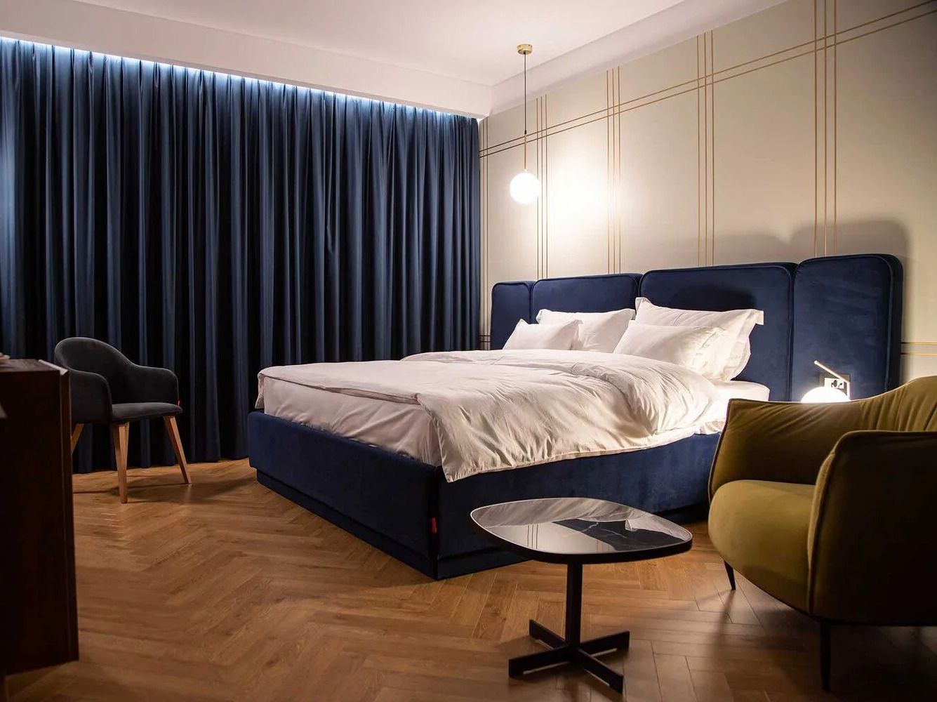 Двуспальная мягкая кровать из ткани с высоким изголовьем ABLE MONETTE ARCH-00055466 - Вид №5