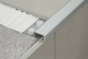 EMAC Italia Ступенчатый профиль из нержавеющей стали Novopeldaño®