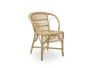 Стул из ротанга с подлокотниками