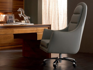 4-спицевое кожаное вращающееся кресло