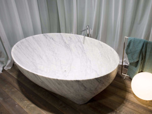 Ванна из каррарского мрамора