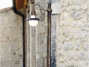 Металлический садовый уличный фонарь