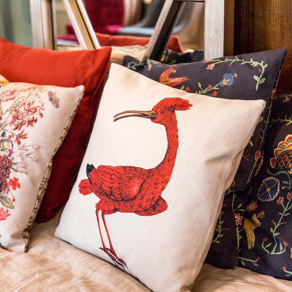 2719181 Интерьерная подушка «Алый ибис» Object Desire  - Вид №1