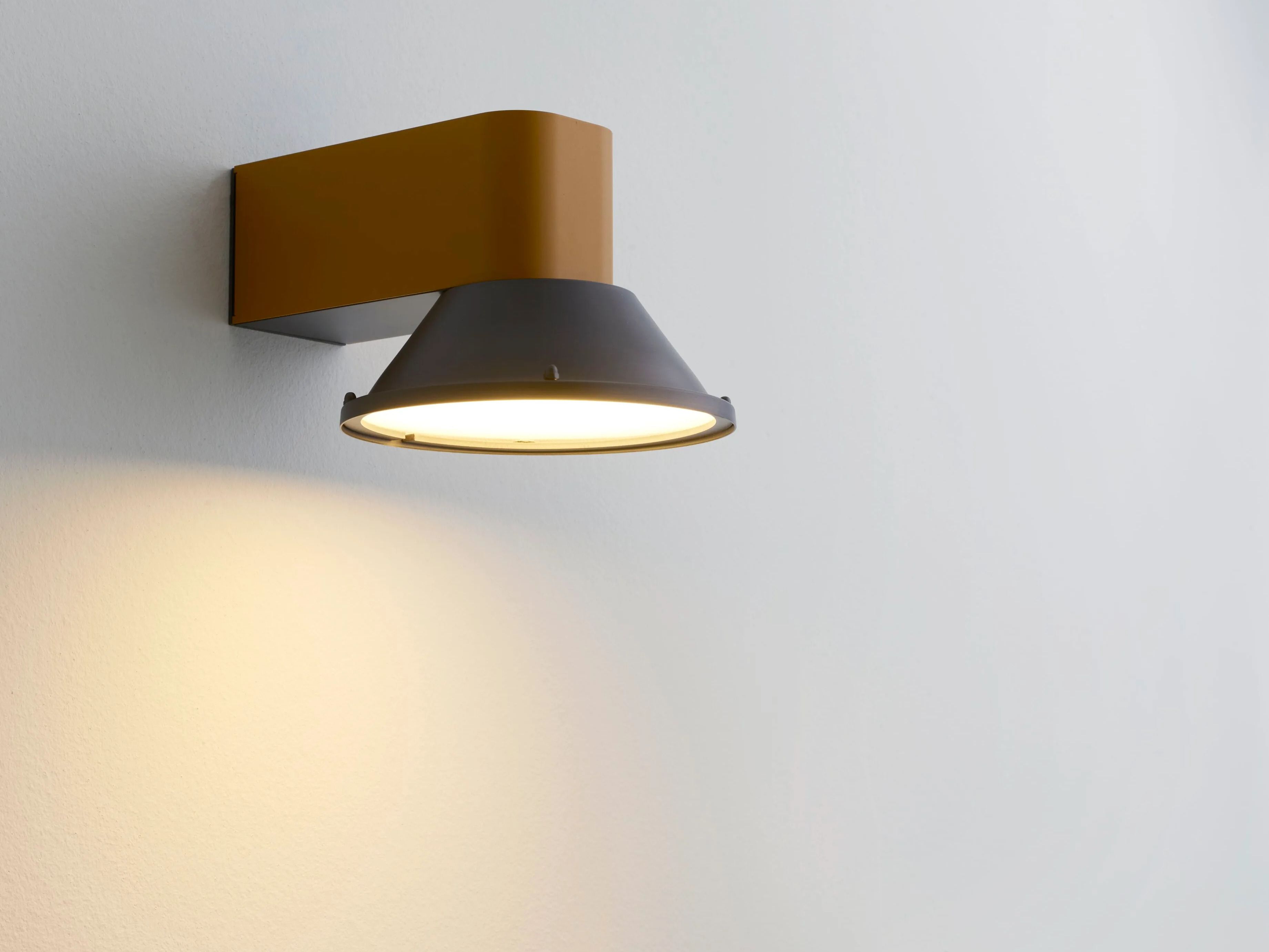 Латунный светодиодный настенный светильник CVL Luminaires Wonder ARCH-00098693 - Вид №2